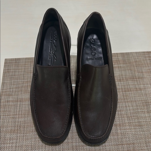 Ecco Brown Leather Slip-on Loafers. Men\'s 11. Excellent condition. Very stylish!